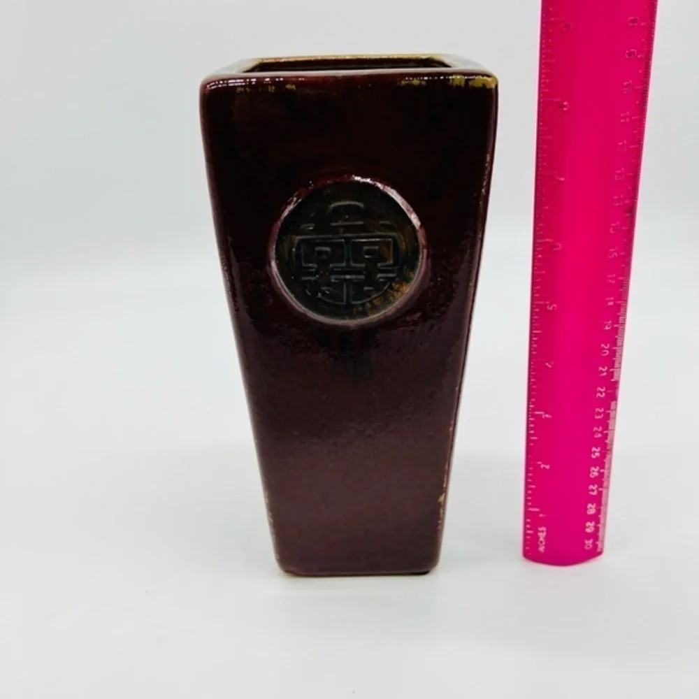 Beautiful wine colored ceramic distressed decorative vase with Chinese symbols